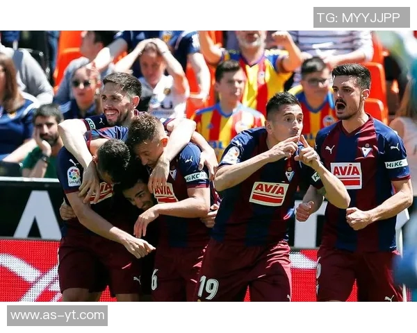 巴伦西亚3-1击败埃瓦尔，提前锁定下赛季欧冠资格——一场辉煌胜利背后的故事