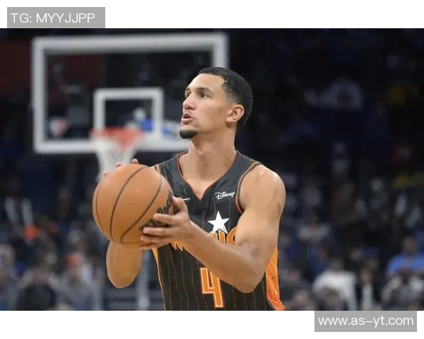 法兰克福球员戴维斯备受瞩目，获得广泛关注